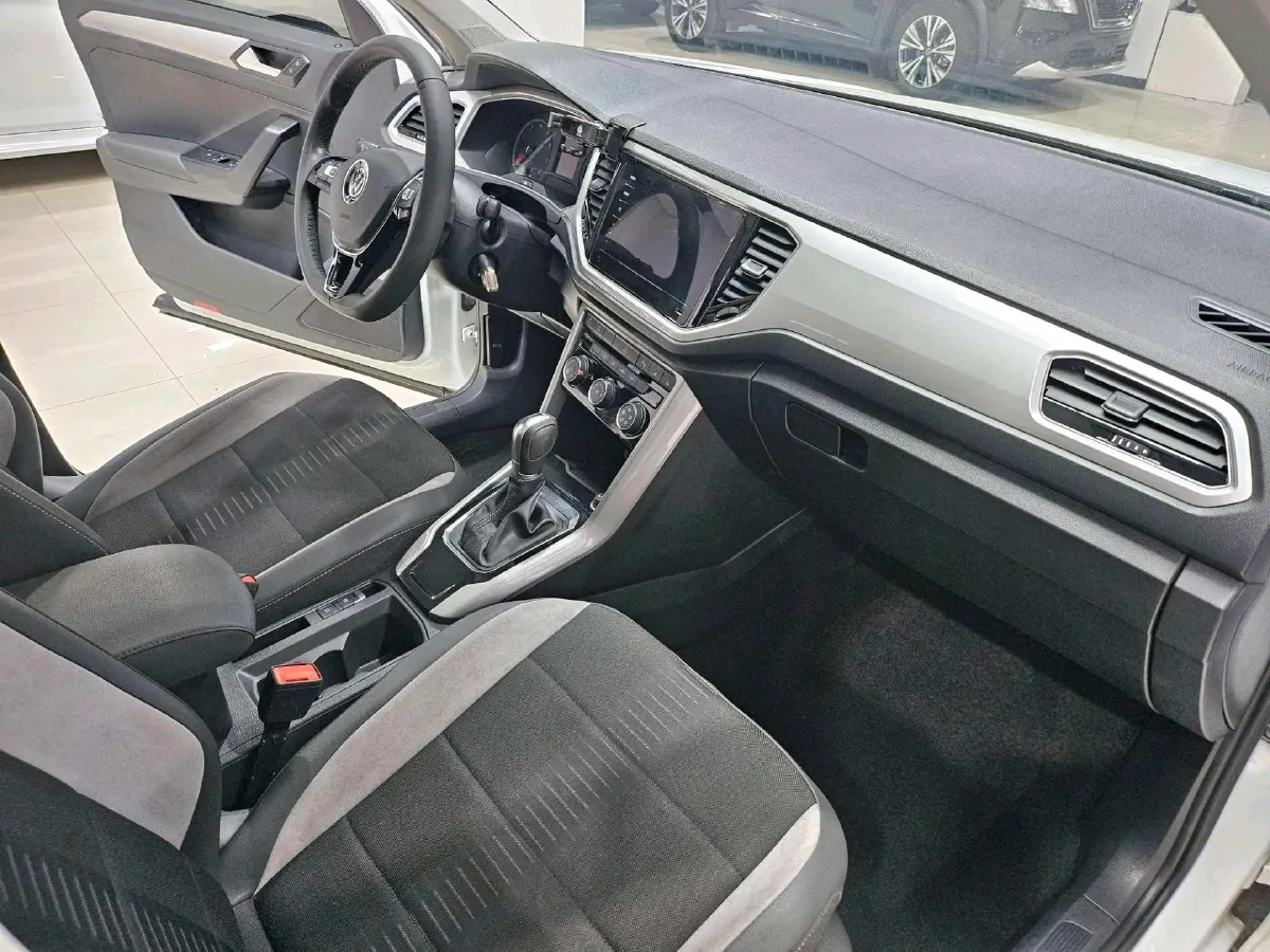 2021 Volkswagen T-Roc 1.4T 150HP L4 7DCT,autocango,china used car exporter,china ev exporter,chinese used car exporter,chinese used ev exporter