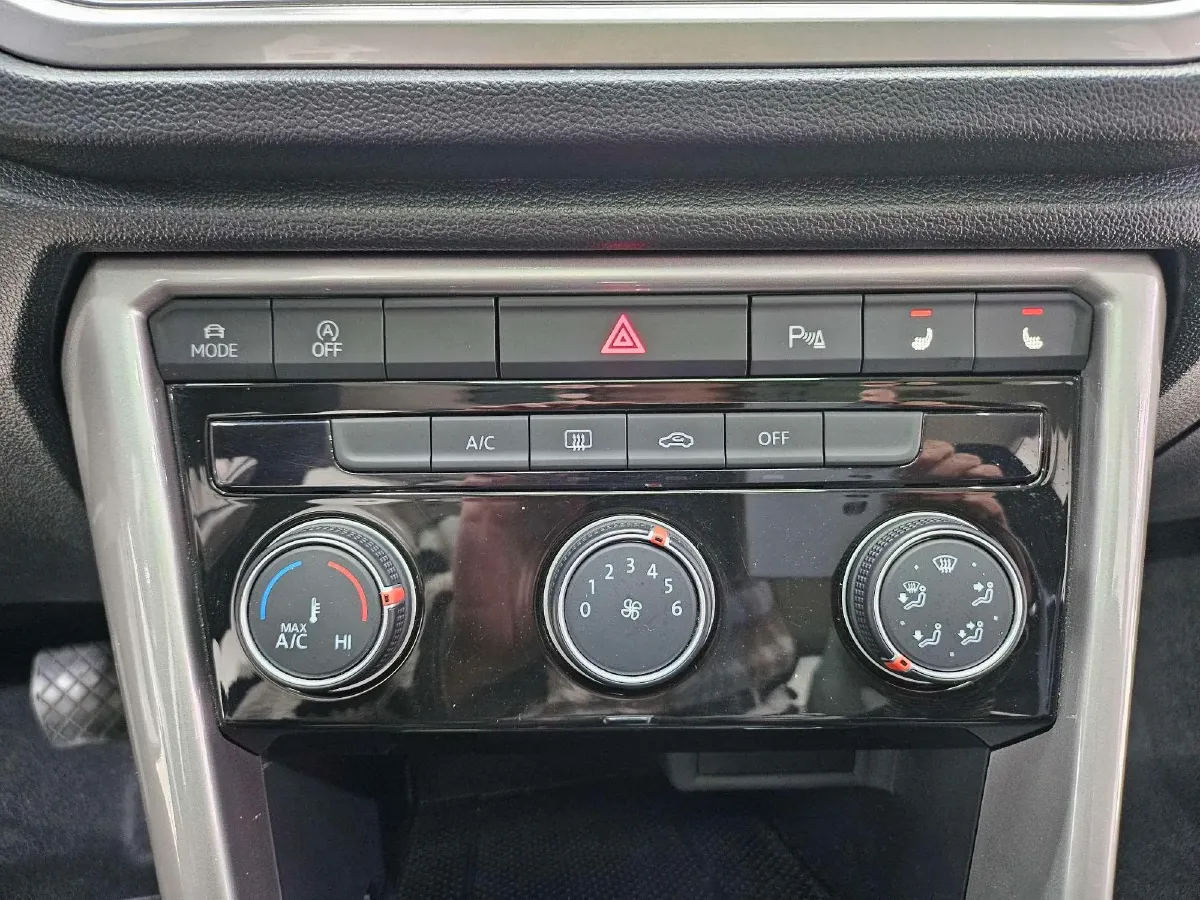 2021 Volkswagen T-Roc 1.4T 150HP L4 7DCT,autocango,china used car exporter,china ev exporter,chinese used car exporter,chinese used ev exporter