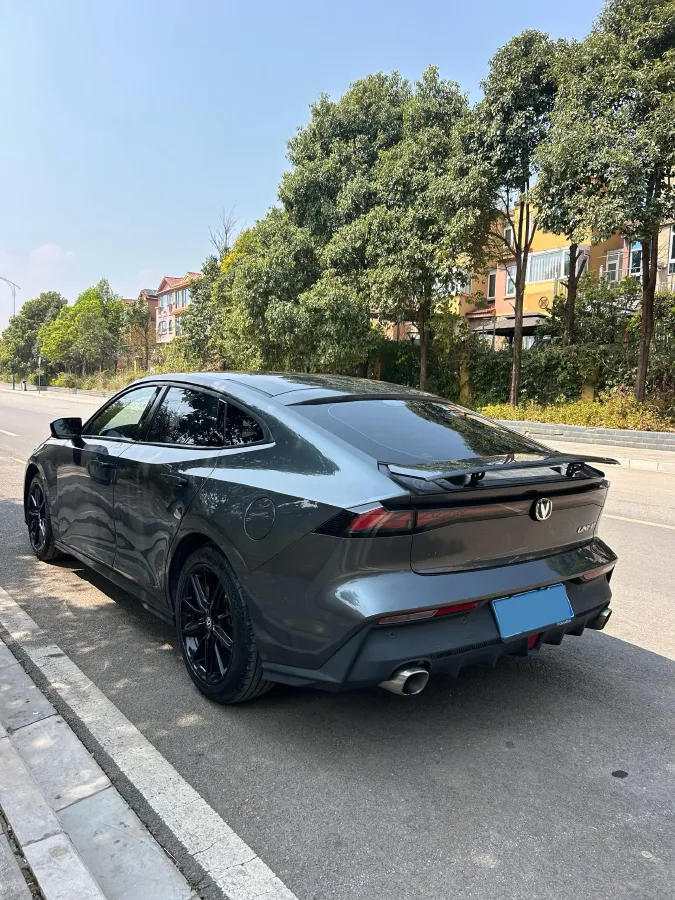 2022 ChangAn UNI-V 1.5T 188HP L4 7DCT,autocango,china used car exporter,china ev exporter,chinese used car exporter,chinese used ev exporter