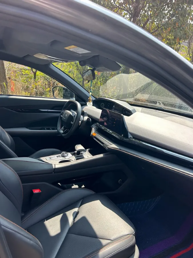 2022 ChangAn UNI-V 1.5T 188HP L4 7DCT,autocango,china used car exporter,china ev exporter,chinese used car exporter,chinese used ev exporter