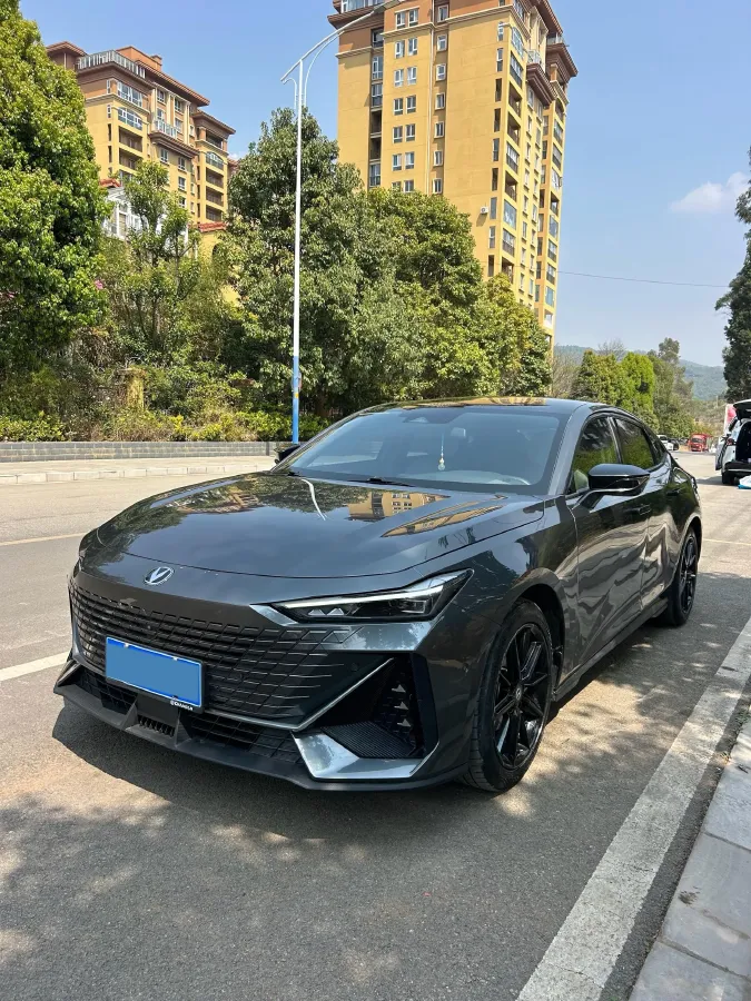 2022 ChangAn UNI-V 1.5T 188HP L4 7DCT,autocango,china used car exporter,china ev exporter,chinese used car exporter,chinese used ev exporter