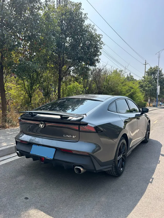 2022 ChangAn UNI-V 1.5T 188HP L4 7DCT,autocango,china used car exporter,china ev exporter,chinese used car exporter,chinese used ev exporter