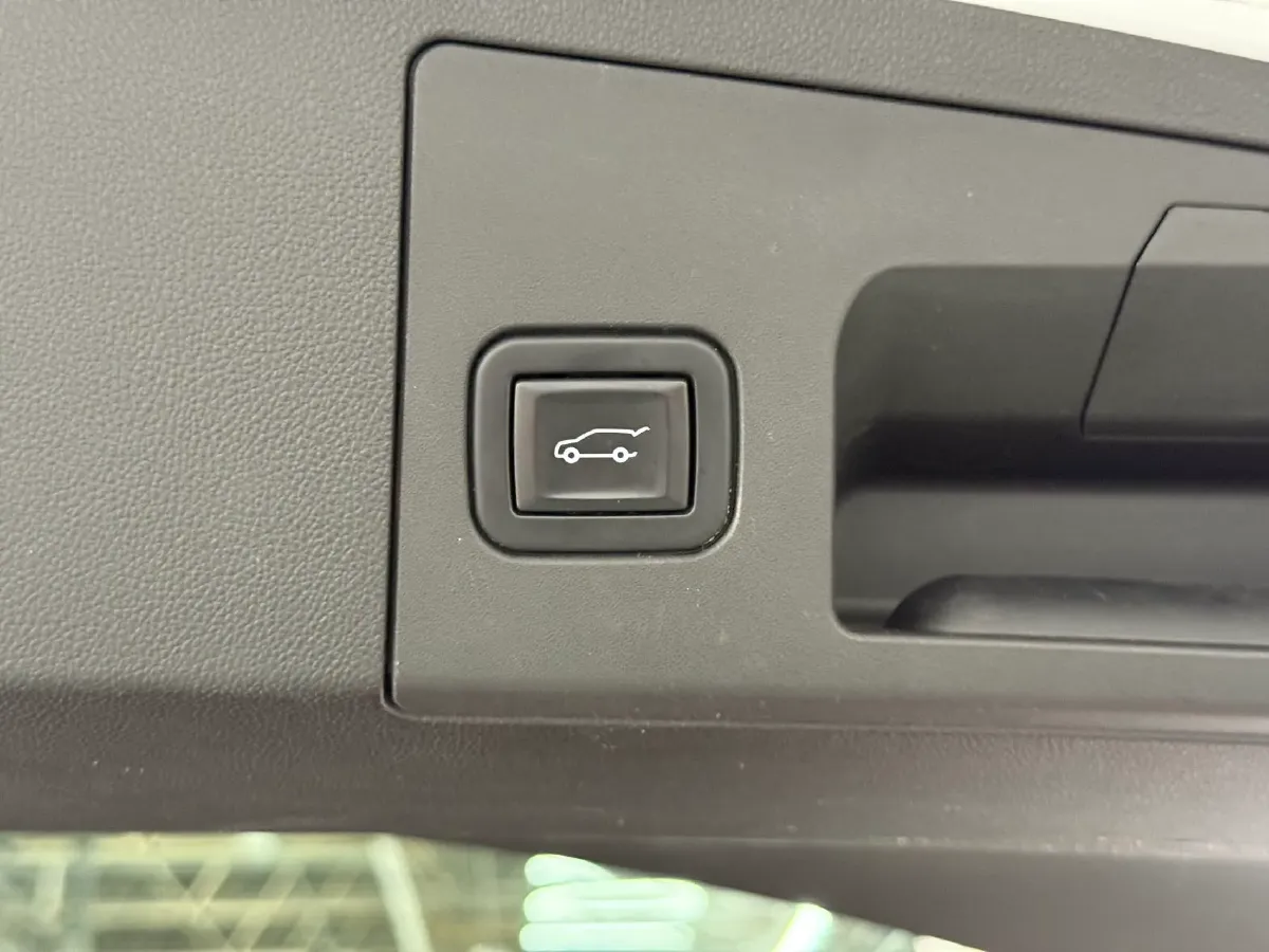 2020 Cadillac XT5 2.0T 241HP L4 9AT,autocango,china used car exporter,china ev exporter,chinese used car exporter,chinese used ev exporter