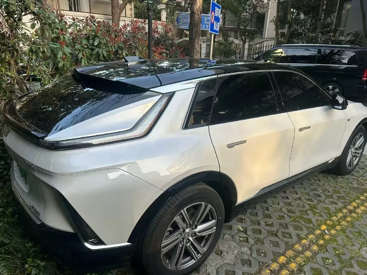 2022 Cadillac IQ Lyriq BEV 95.7KWH,autocango,china used car exporter,china ev exporter,chinese used car exporter,chinese used ev exporter