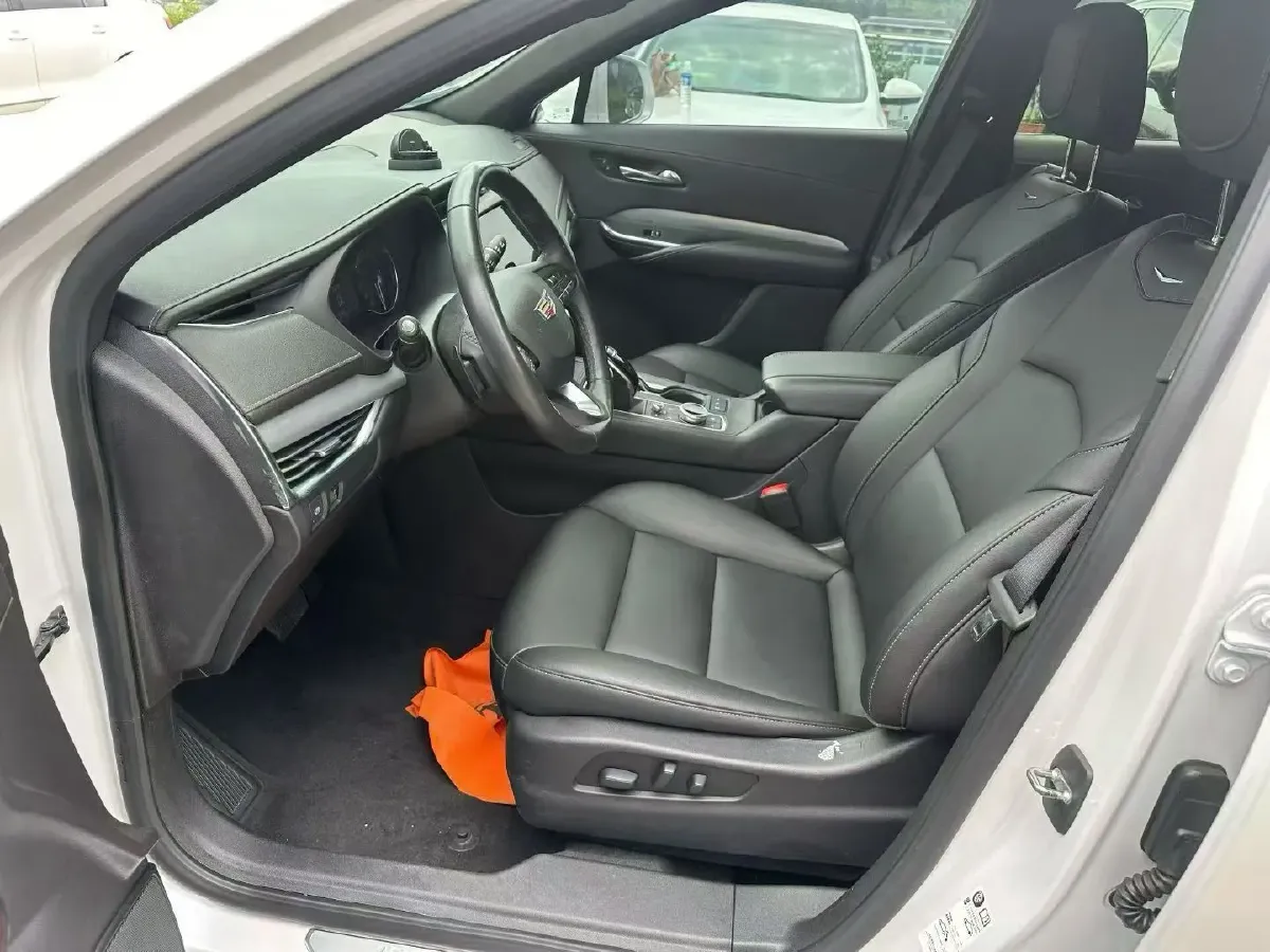 2021 Cadillac XT4 2.0T 237HP L4 9AT,autocango,china used car exporter,china ev exporter,chinese used car exporter,chinese used ev exporter