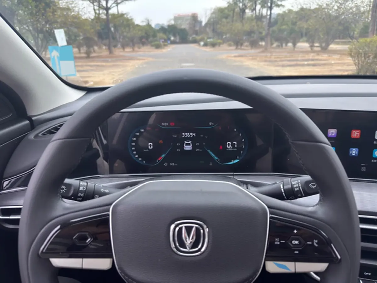 2022 ChangAn Eado 1.6L 128HP L4 5MT,autocango,china used car exporter,china ev exporter,chinese used car exporter,chinese used ev exporter