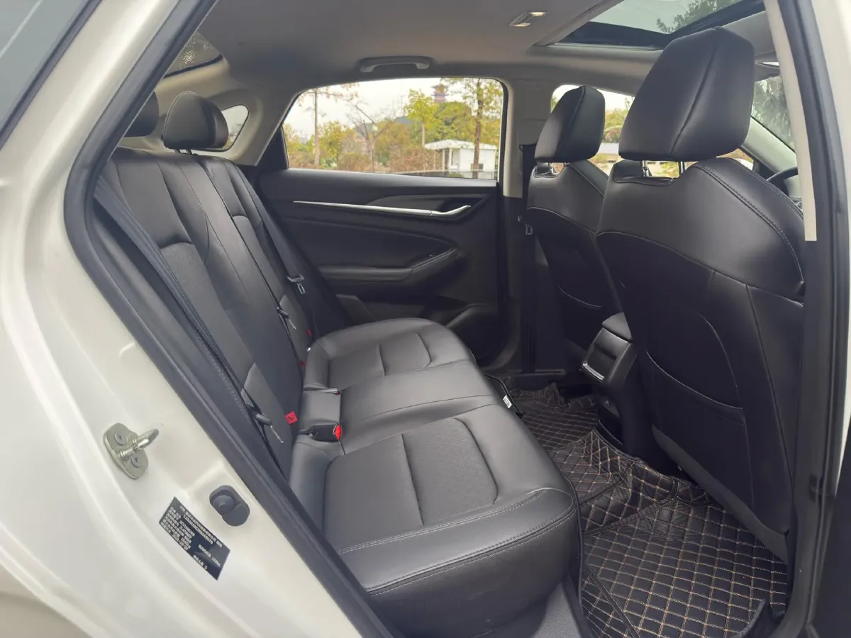 2022 ChangAn Eado 1.6L 128HP L4 5MT,autocango,china used car exporter,china ev exporter,chinese used car exporter,chinese used ev exporter