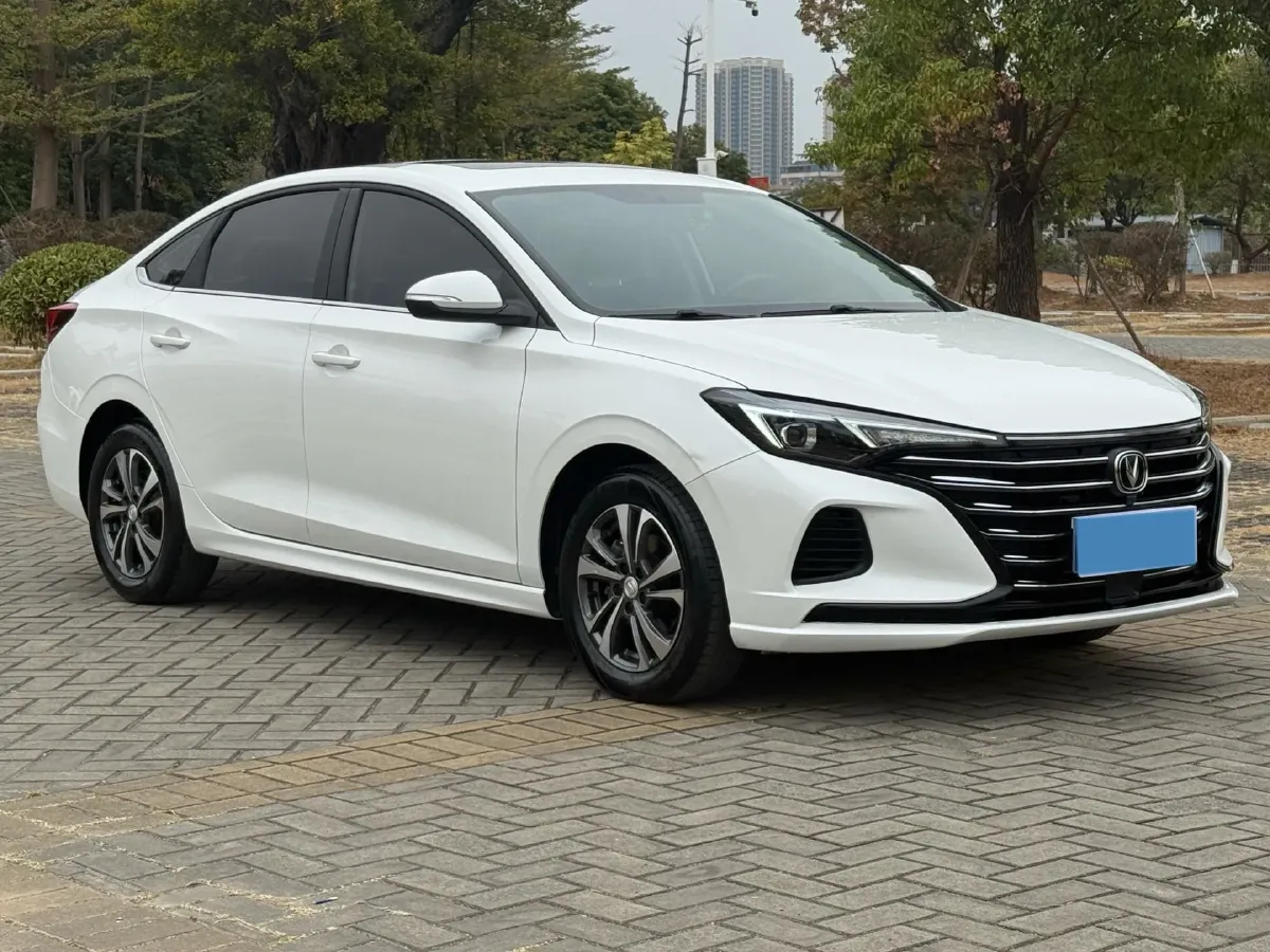 2022 ChangAn Eado 1.6L 128HP L4 5MT,autocango,china used car exporter,china ev exporter,chinese used car exporter,chinese used ev exporter