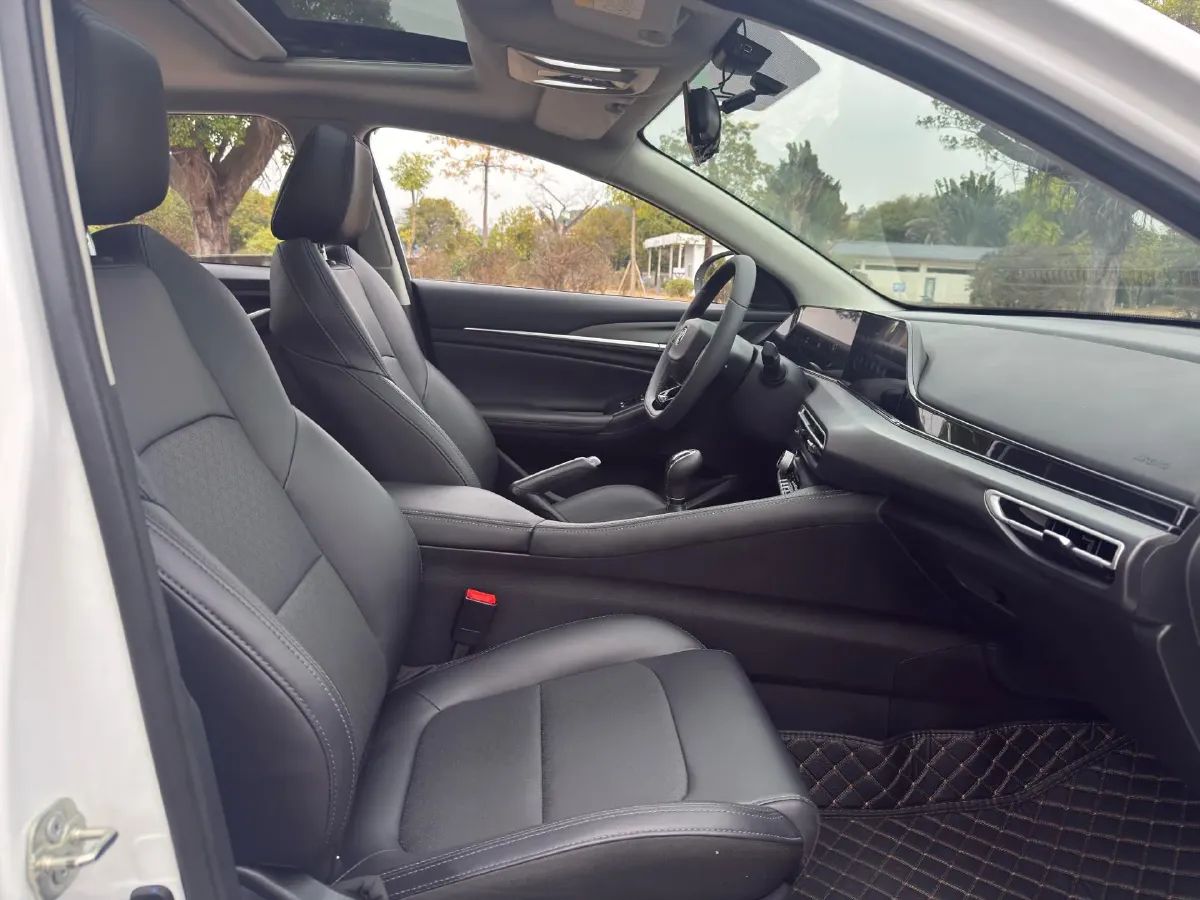 2022 ChangAn Eado 1.6L 128HP L4 5MT,autocango,china used car exporter,china ev exporter,chinese used car exporter,chinese used ev exporter