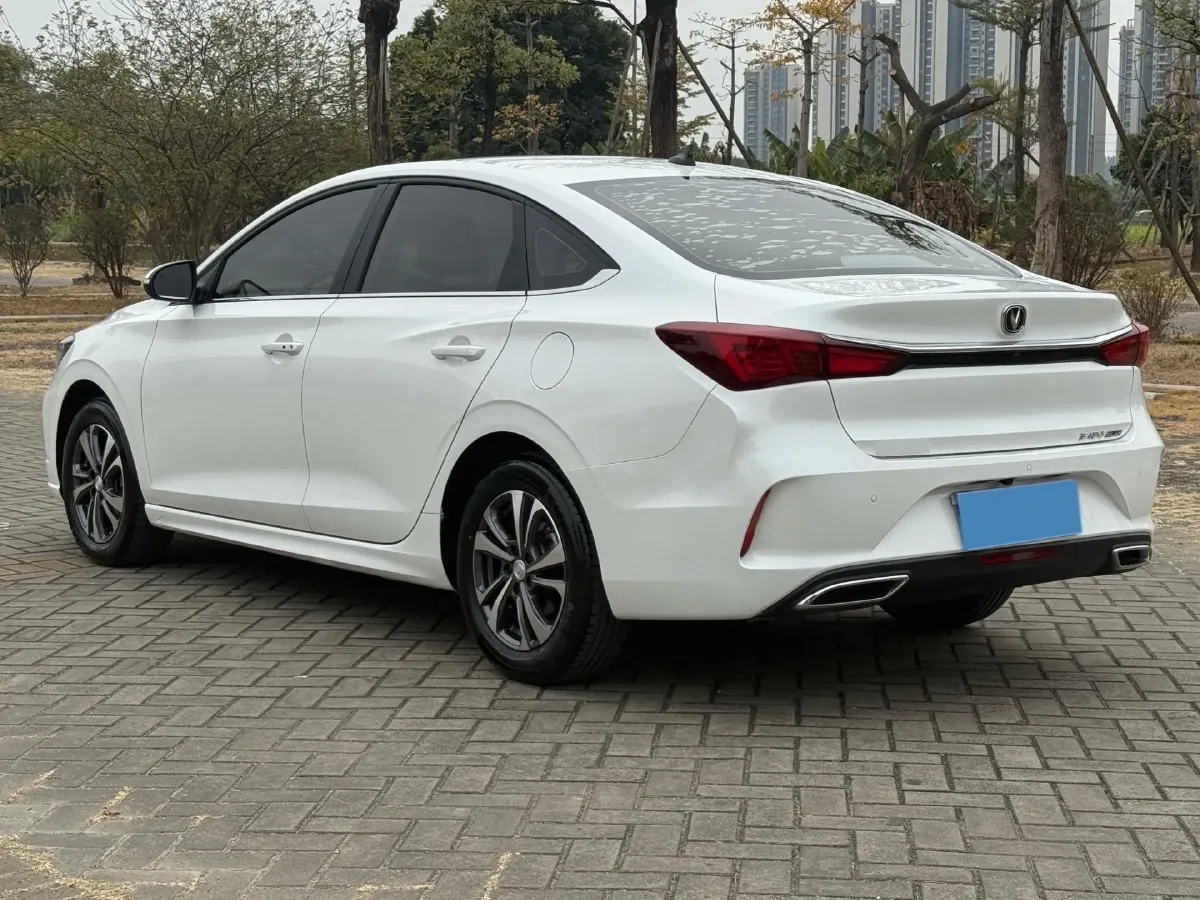 2022 ChangAn Eado 1.6L 128HP L4 5MT,autocango,china used car exporter,china ev exporter,chinese used car exporter,chinese used ev exporter