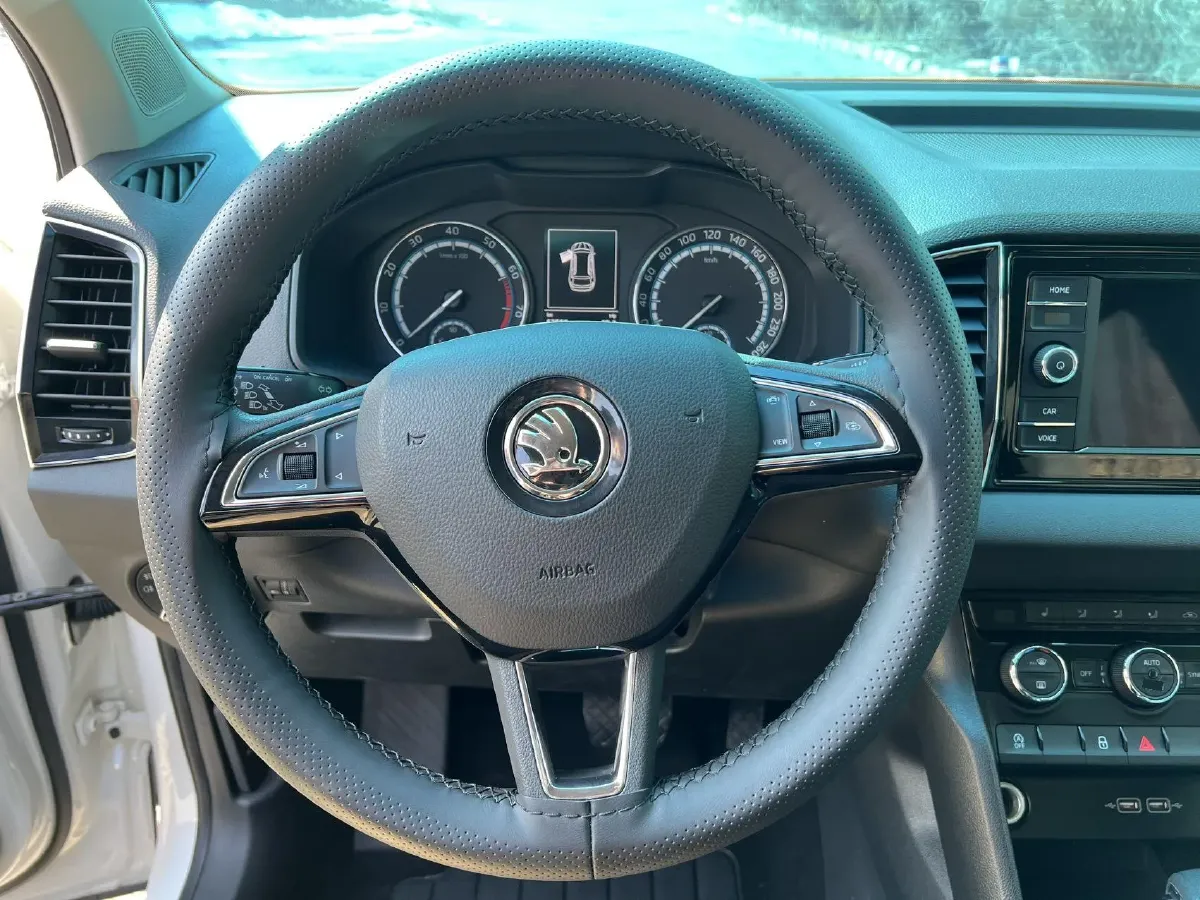 2021 Skoda Karoq 1.4T 150HP L4 7DCT,autocango,china used car exporter,china ev exporter,chinese used car exporter,chinese used ev exporter