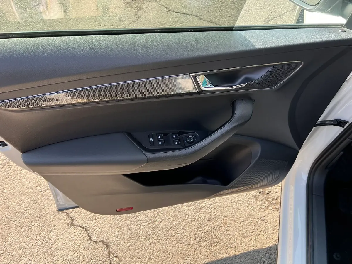 2021 Skoda Karoq 1.4T 150HP L4 7DCT,autocango,china used car exporter,china ev exporter,chinese used car exporter,chinese used ev exporter