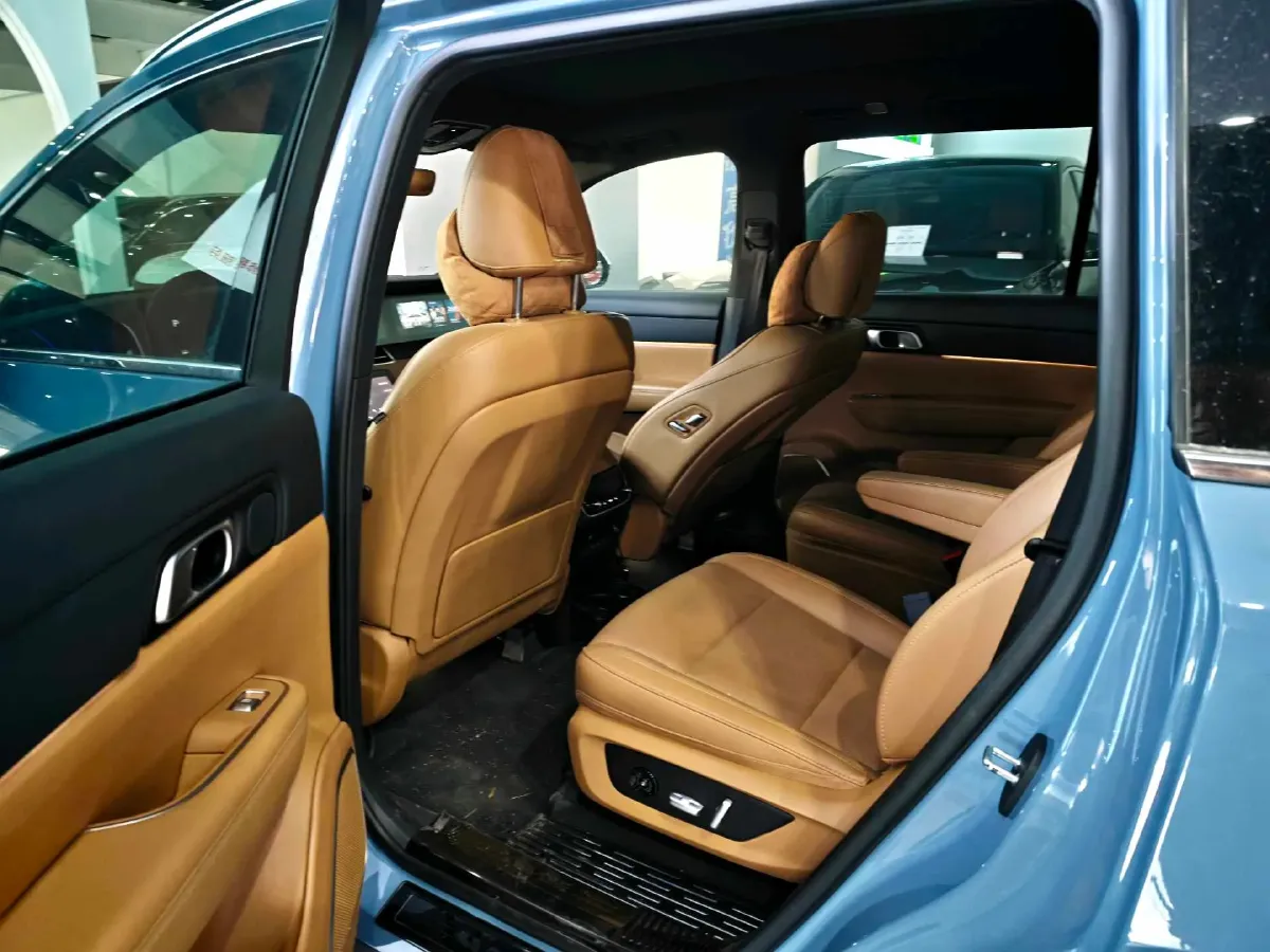 2021 Li ONE Range Extended 131HP REEV 40.5KWH,autocango,china used car exporter,china ev exporter,chinese used car exporter,chinese used ev exporter