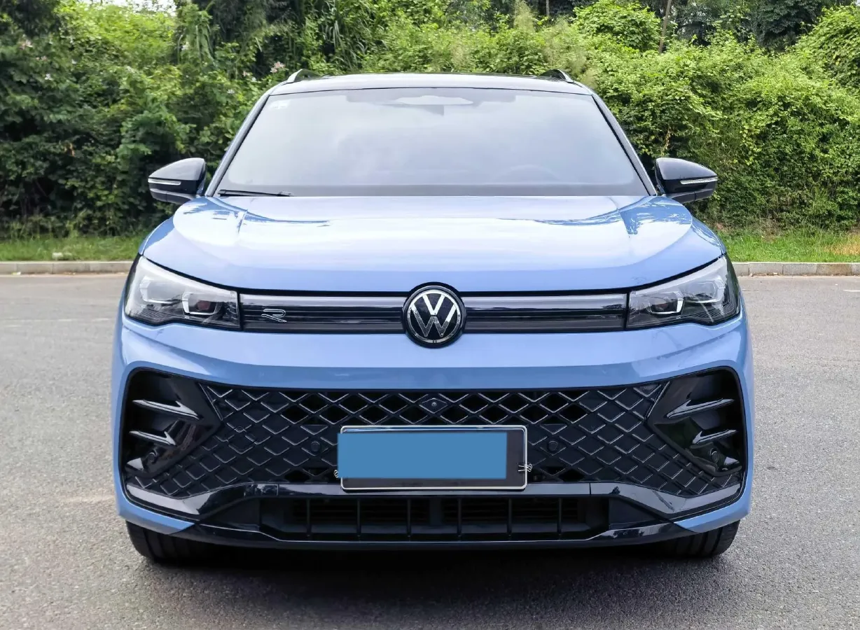 2024 Volkswagen Tiguan L 2.0T 220HP L4 7DCT,autocango,china used car exporter,china ev exporter,chinese used car exporter,chinese used ev exporter