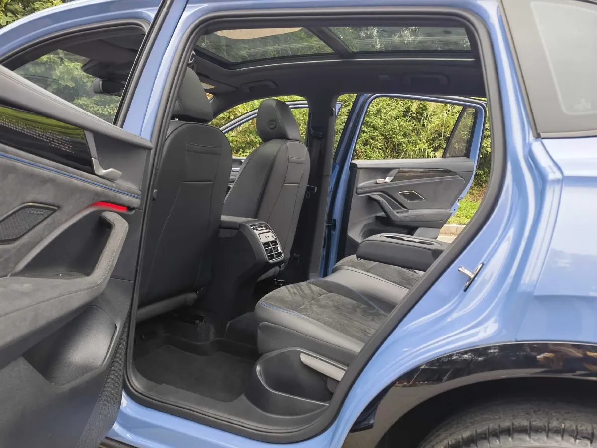 2024 Volkswagen Tiguan L 2.0T 220HP L4 7DCT,autocango,china used car exporter,china ev exporter,chinese used car exporter,chinese used ev exporter