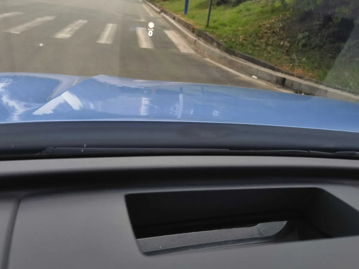 2024 Volkswagen Tiguan L 2.0T 220HP L4 7DCT,autocango,china used car exporter,china ev exporter,chinese used car exporter,chinese used ev exporter