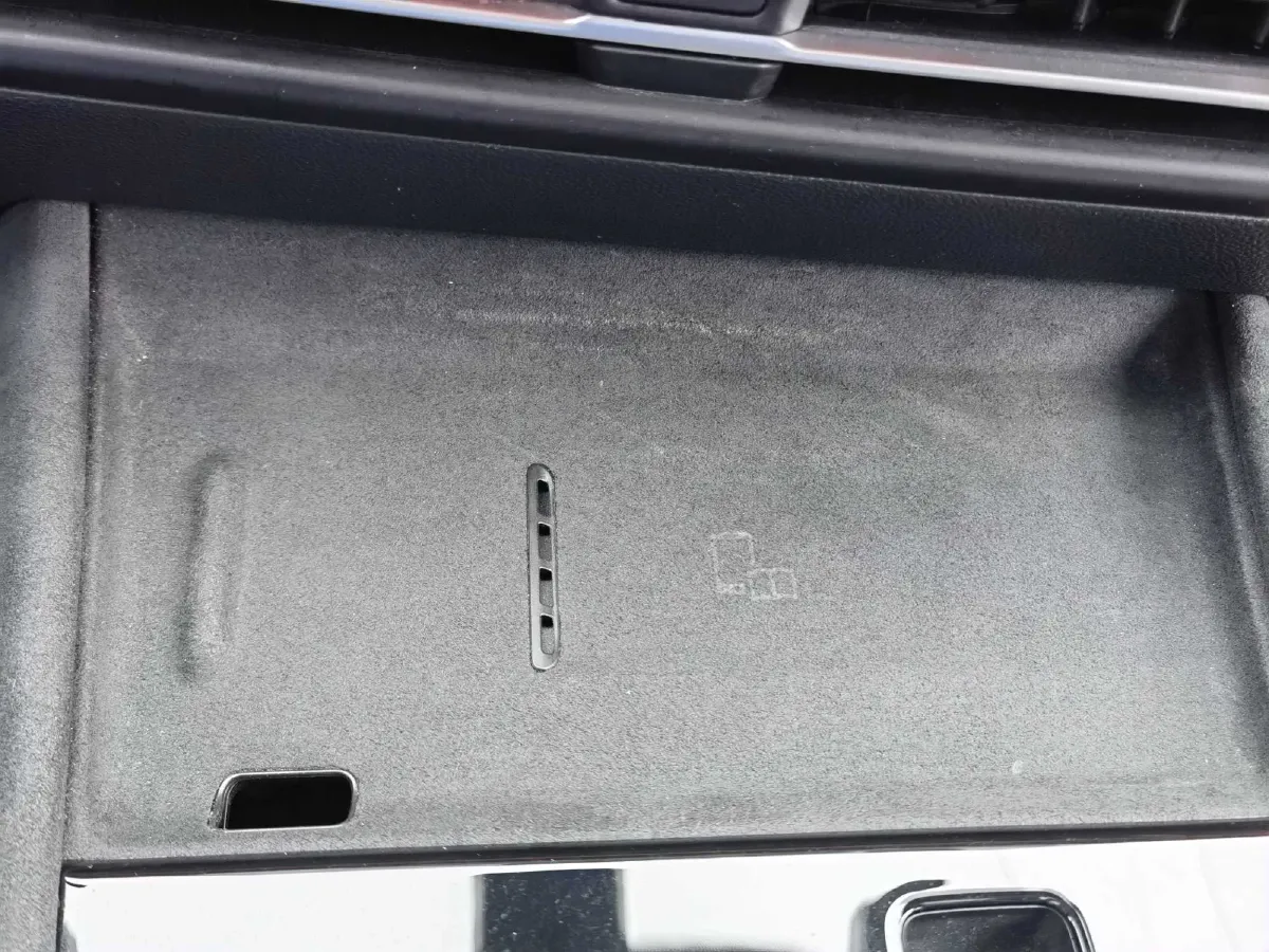 2024 Volkswagen Tiguan L 2.0T 220HP L4 7DCT,autocango,china used car exporter,china ev exporter,chinese used car exporter,chinese used ev exporter