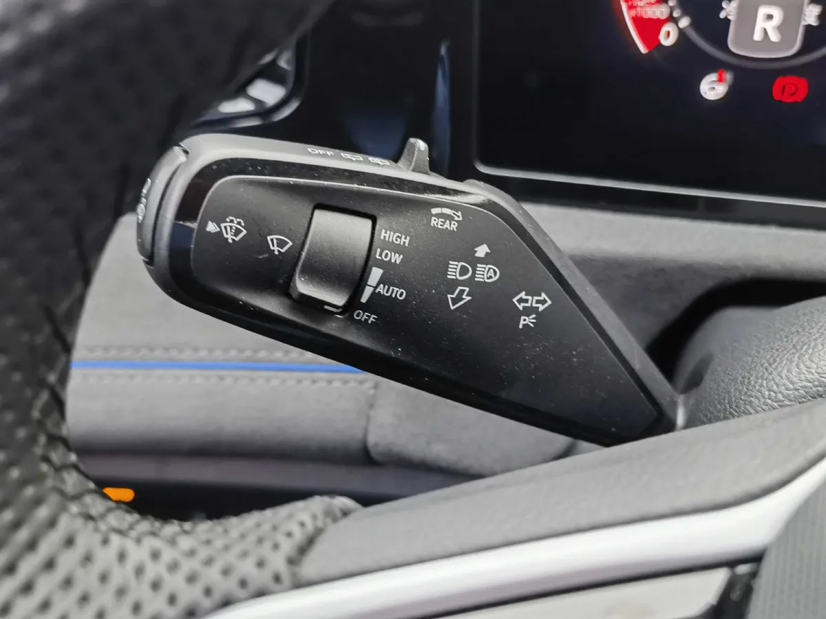 2024 Volkswagen Tiguan L 2.0T 220HP L4 7DCT,autocango,china used car exporter,china ev exporter,chinese used car exporter,chinese used ev exporter