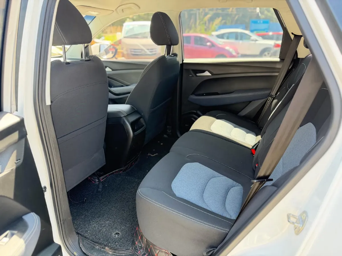 2018 BaoJun 530 1.5T 150HP L4 6MT,autocango,china used car exporter,china ev exporter,chinese used car exporter,chinese used ev exporter