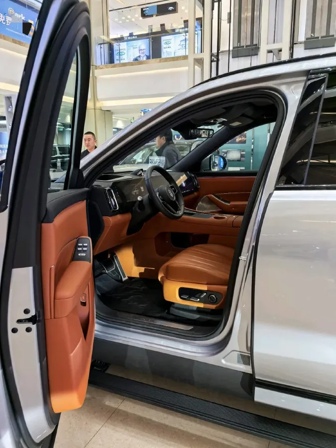 2025 AITO AITO M8 REEV 160HP REEV 53.4KWH,autocango,china used car exporter,china ev exporter,chinese used car exporter,chinese used ev exporter