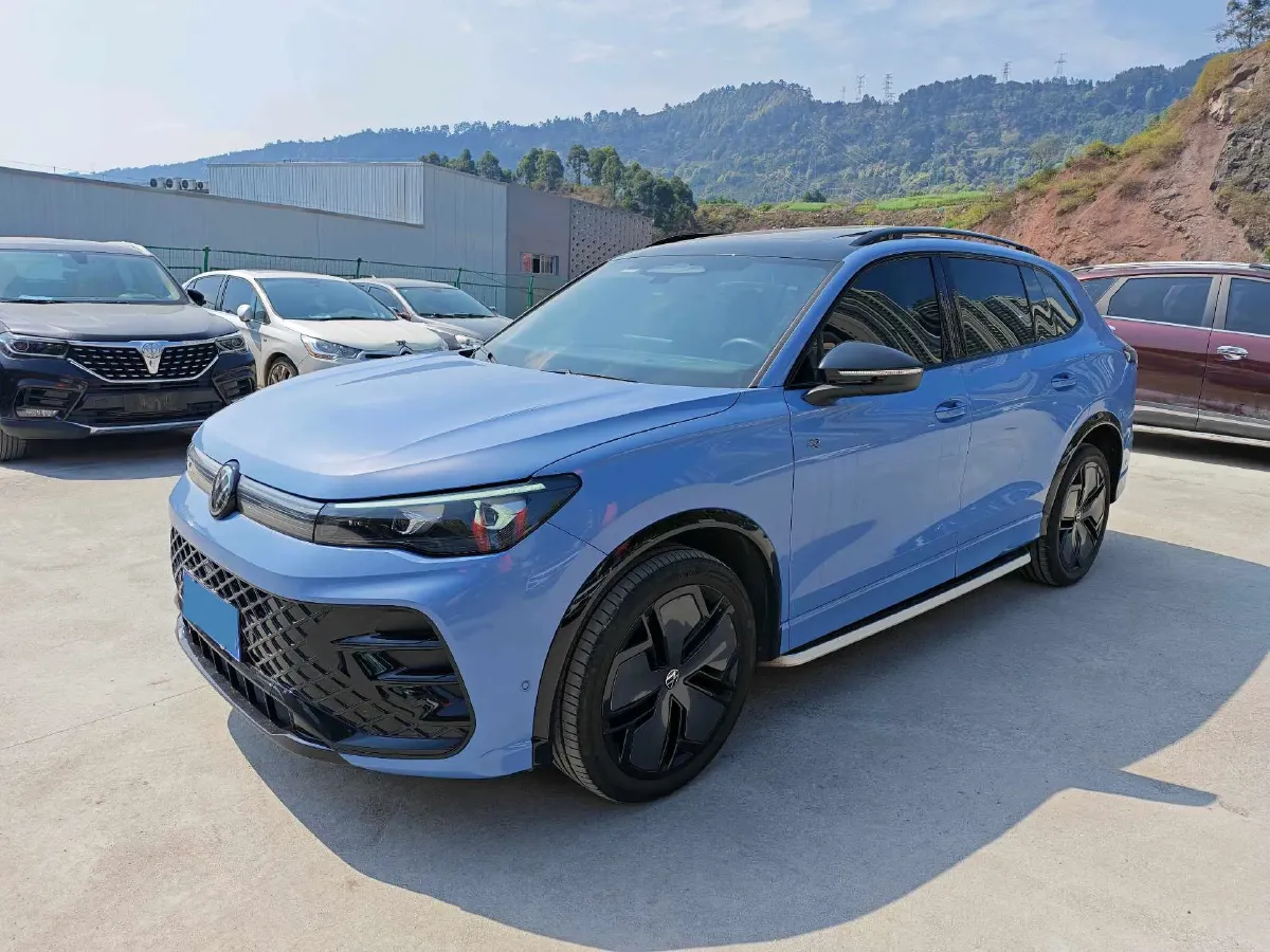 2024 Volkswagen Tiguan L 2.0T 220HP L4 7DCT,autocango,china used car exporter,china ev exporter,chinese used car exporter,chinese used ev exporter