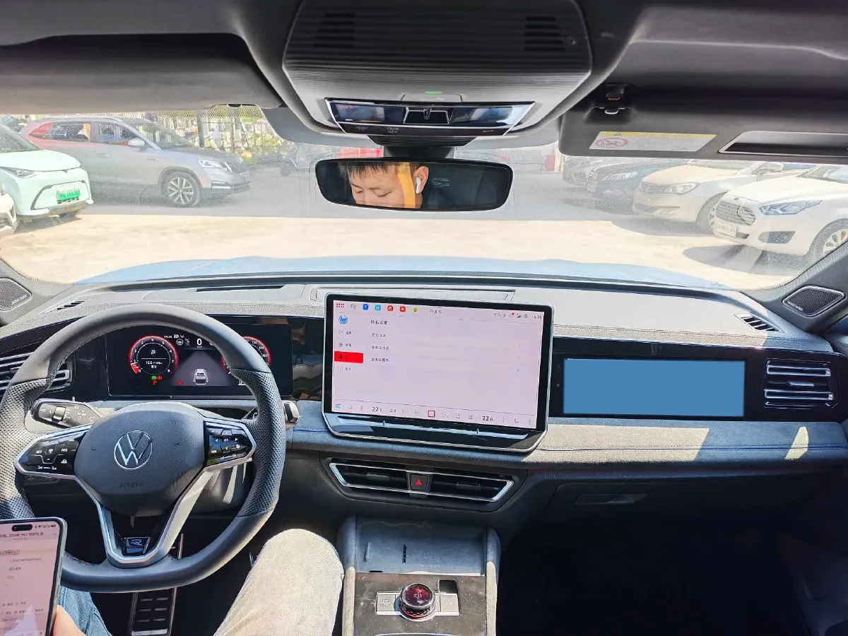 2024 Volkswagen Tiguan L 2.0T 220HP L4 7DCT,autocango,china used car exporter,china ev exporter,chinese used car exporter,chinese used ev exporter