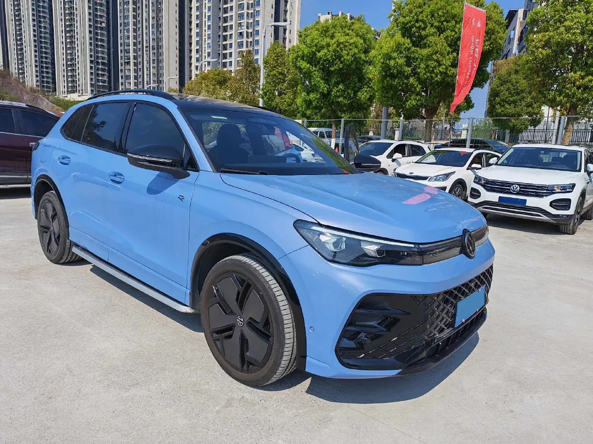 2024 Volkswagen Tiguan L 2.0T 220HP L4 7DCT,autocango,china used car exporter,china ev exporter,chinese used car exporter,chinese used ev exporter