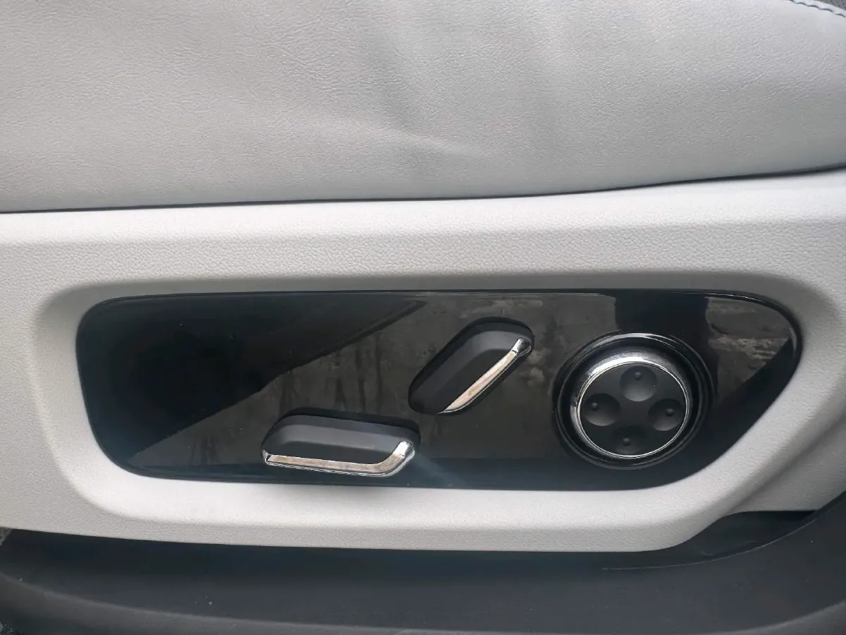 2024 AITO AITO M9 1.5T 152HP L4 REEV 42KWH,autocango,china used car exporter,china ev exporter,chinese used car exporter,chinese used ev exporter