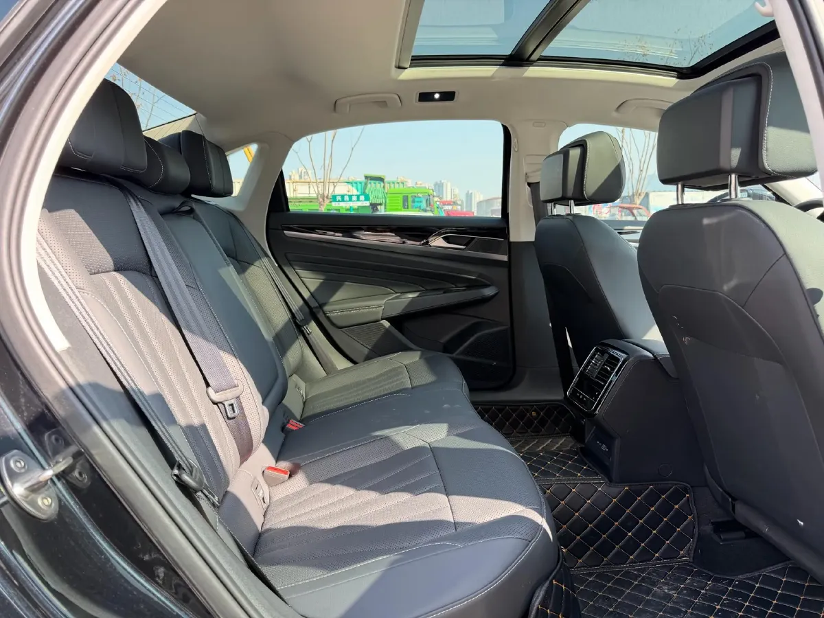 2024 Volkswagen Passat 2.0T 220HP L4 7DCT,autocango,china used car exporter,china ev exporter,chinese used car exporter,chinese used ev exporter