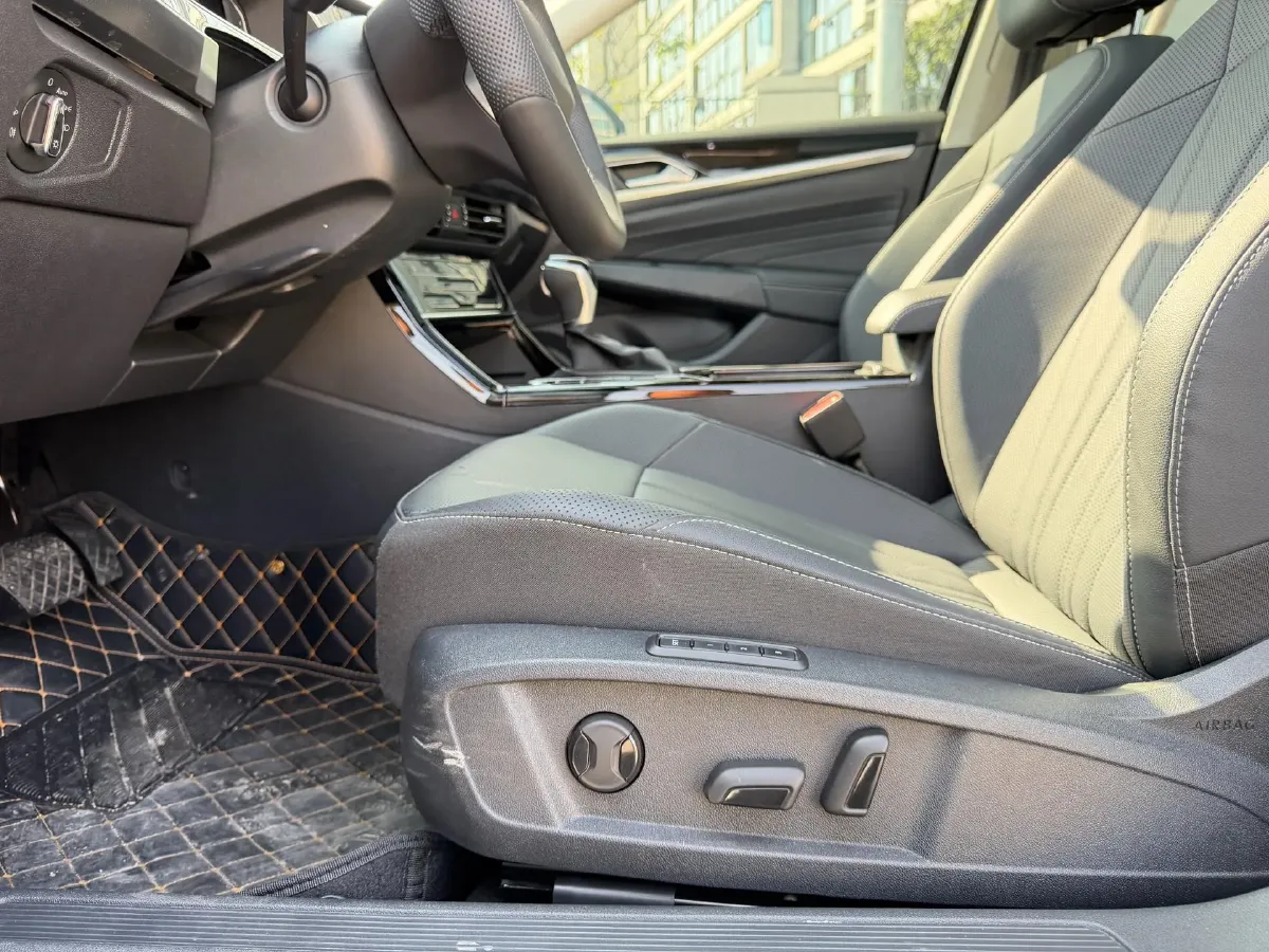 2024 Volkswagen Passat 2.0T 220HP L4 7DCT,autocango,china used car exporter,china ev exporter,chinese used car exporter,chinese used ev exporter