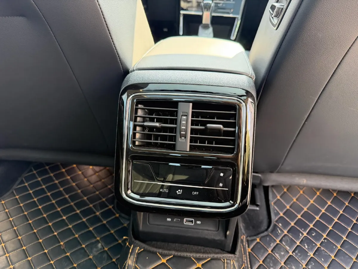 2024 Volkswagen Passat 2.0T 220HP L4 7DCT,autocango,china used car exporter,china ev exporter,chinese used car exporter,chinese used ev exporter