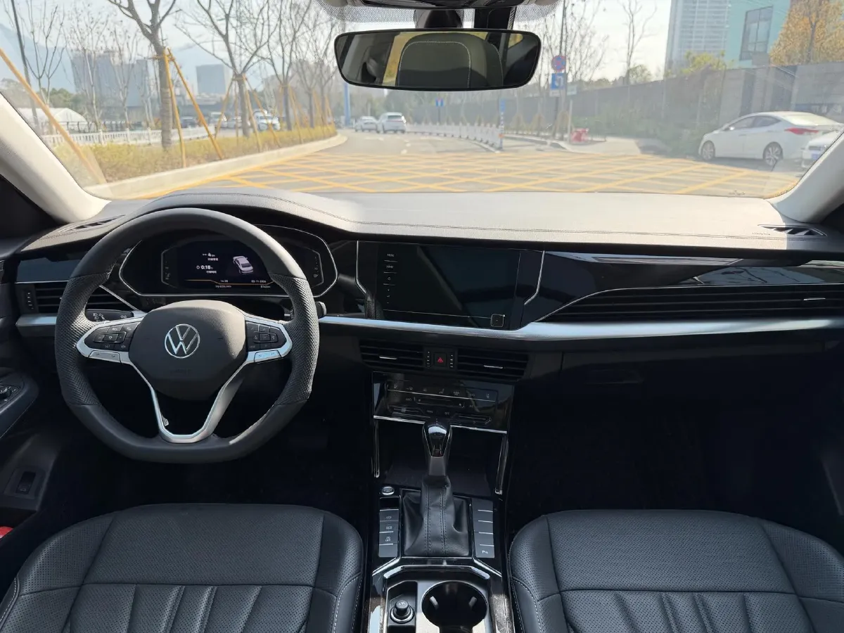 2024 Volkswagen Passat 2.0T 220HP L4 7DCT,autocango,china used car exporter,china ev exporter,chinese used car exporter,chinese used ev exporter