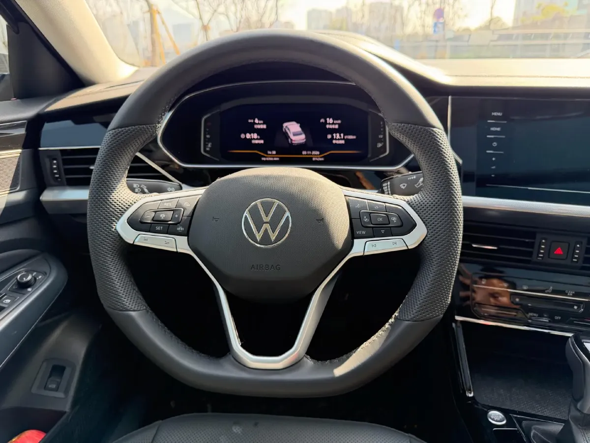 2024 Volkswagen Passat 2.0T 220HP L4 7DCT,autocango,china used car exporter,china ev exporter,chinese used car exporter,chinese used ev exporter