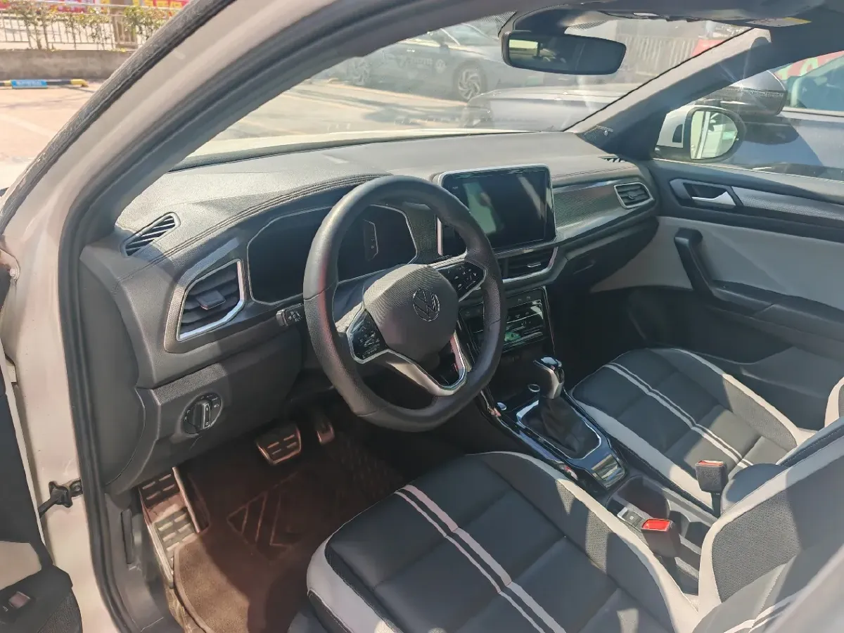 2023 Volkswagen T-Roc 1.5T 160HP L4 7DCT,autocango,china used car exporter,china ev exporter,chinese used car exporter,chinese used ev exporter