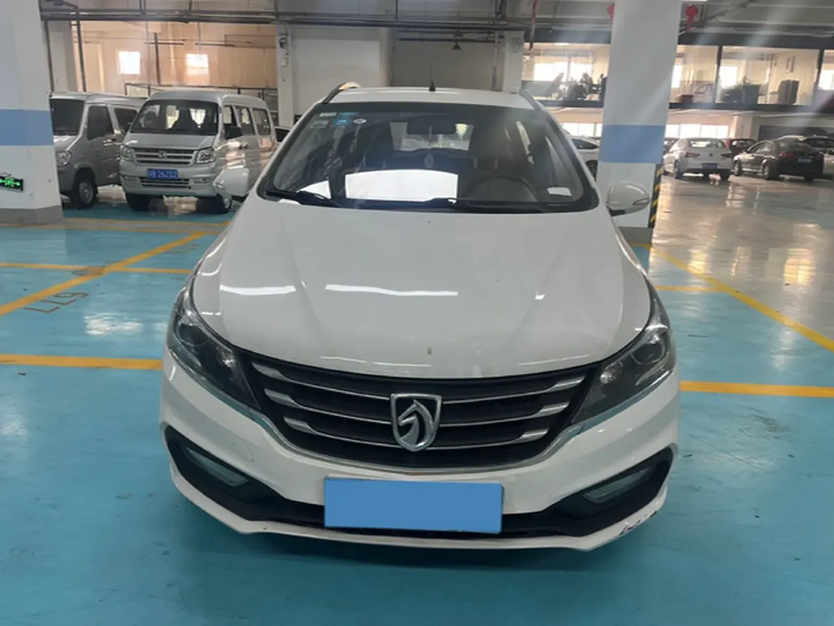 2017 BaoJun 310W 1.5L 112HP L4 6MT,autocango,china used car exporter,china ev exporter,chinese used car exporter,chinese used ev exporter