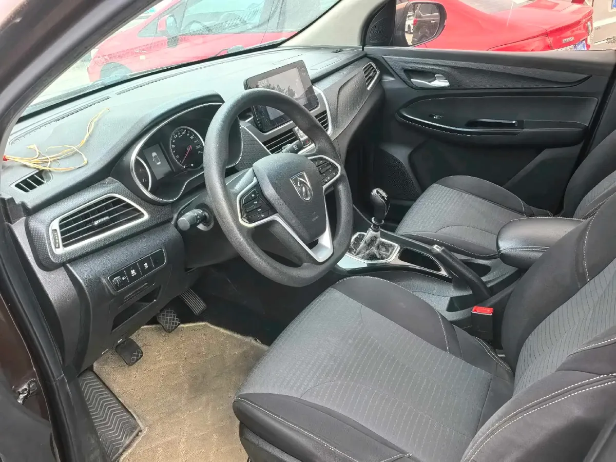 2019 BaoJun 730 1.5L 112HP L4 6MT,autocango,china used car exporter,china ev exporter,chinese used car exporter,chinese used ev exporter