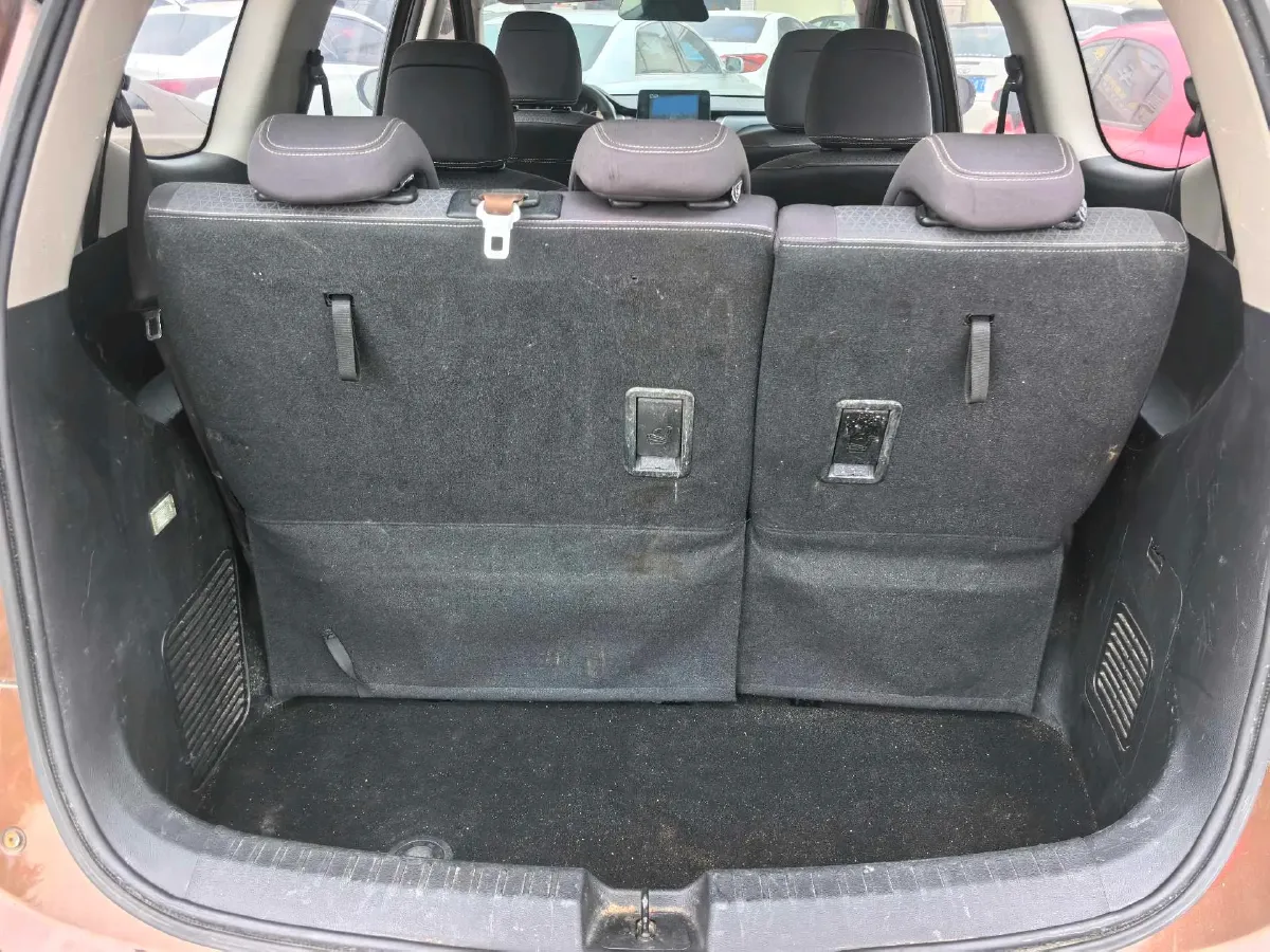 2019 BaoJun 730 1.5L 112HP L4 6MT,autocango,china used car exporter,china ev exporter,chinese used car exporter,chinese used ev exporter