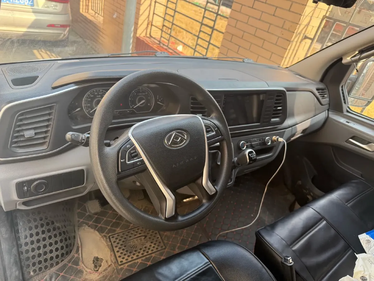 2023 MAXUS XinTu V80 2.0T 127HP L4 6MT,autocango,china used car exporter,china ev exporter,chinese used car exporter,chinese used ev exporter