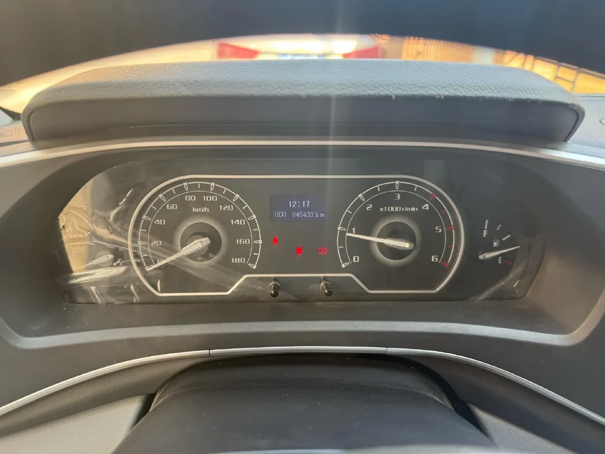 2023 MAXUS XinTu V80 2.0T 127HP L4 6MT,autocango,china used car exporter,china ev exporter,chinese used car exporter,chinese used ev exporter