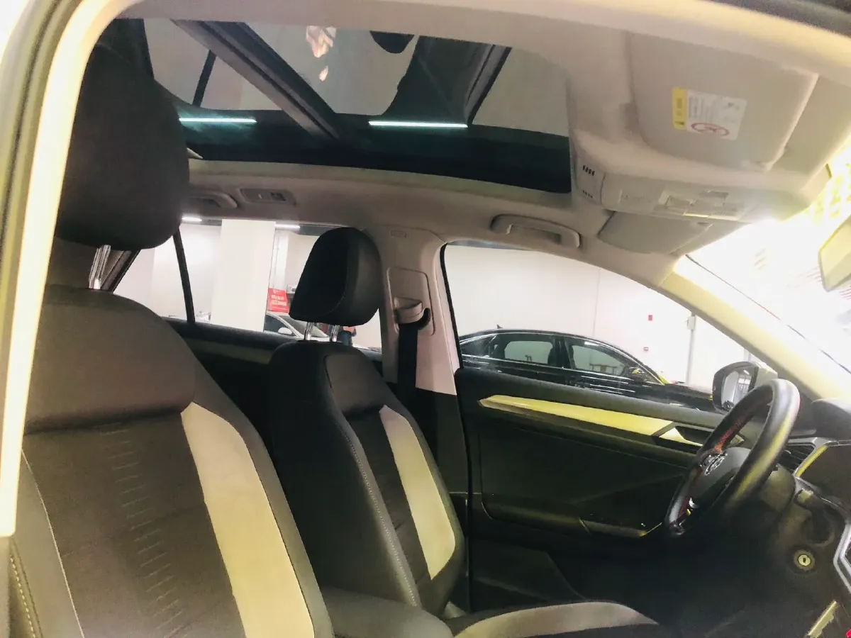 2020 Volkswagen T-Roc 1.4T 131HP L4 7DCT,autocango,china used car exporter,china ev exporter,chinese used car exporter,chinese used ev exporter