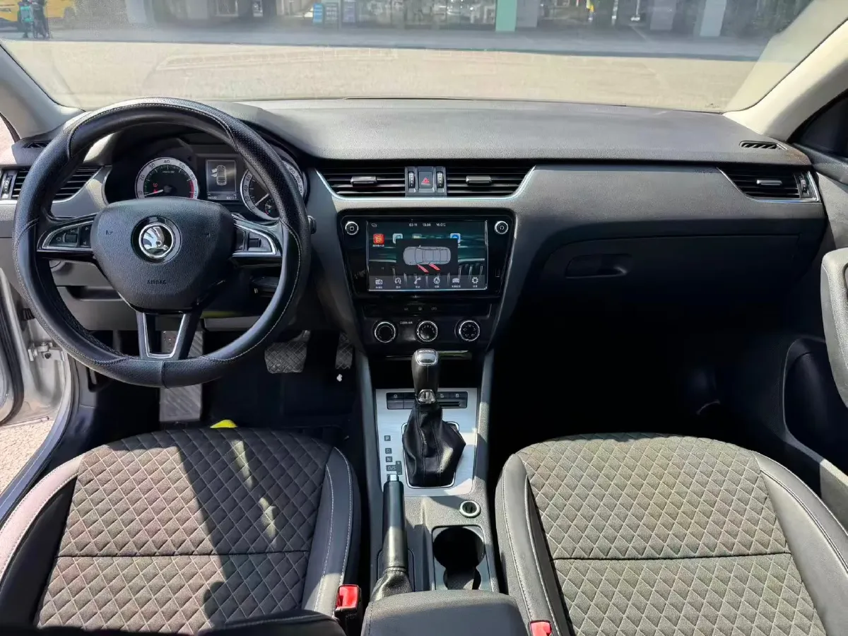 2018 Skoda Octavia 1.6L 110HP L4 6AT,autocango,china used car exporter,china ev exporter,chinese used car exporter,chinese used ev exporter