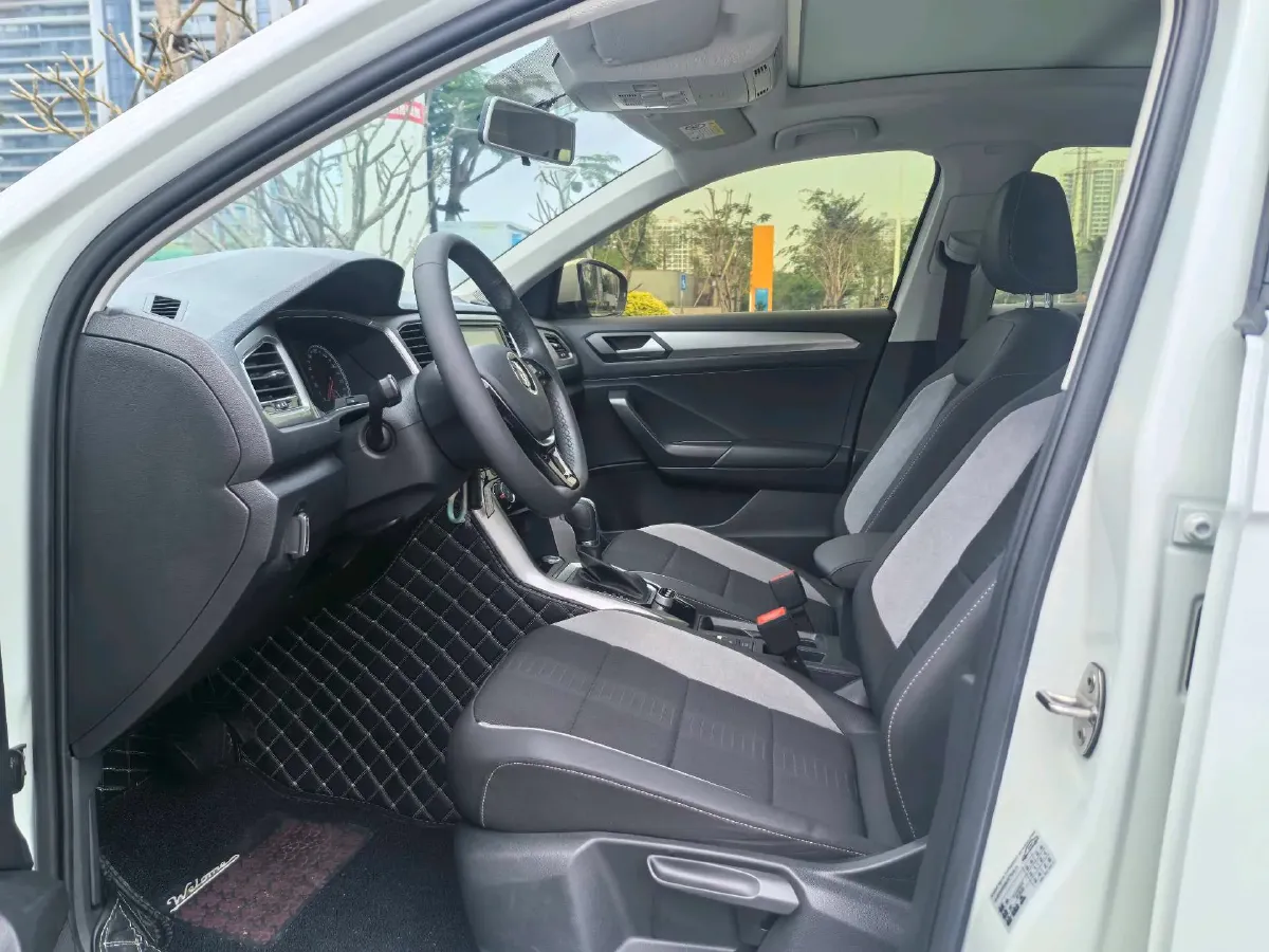 2020 Volkswagen T-Roc 1.4T 131HP L4 7DCT,autocango,china used car exporter,china ev exporter,chinese used car exporter,chinese used ev exporter