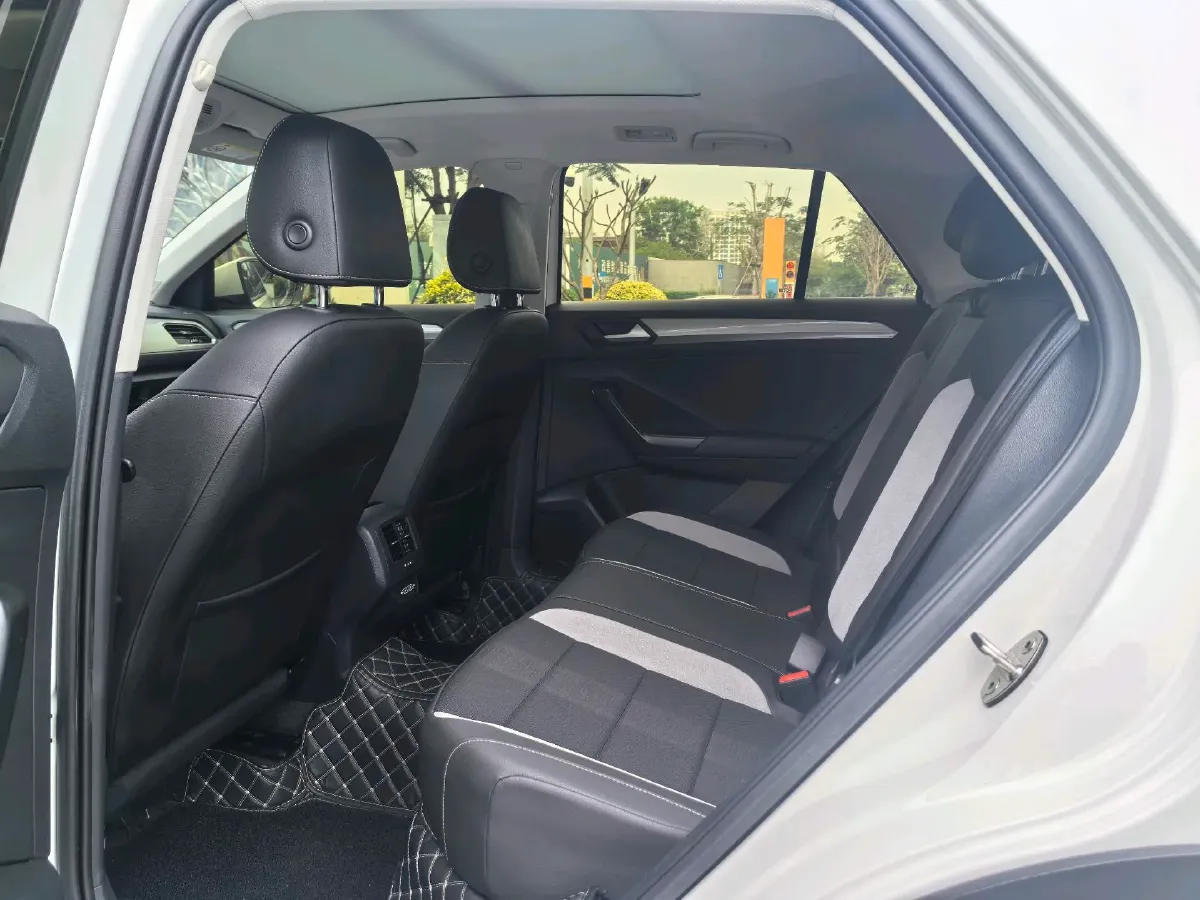 2020 Volkswagen T-Roc 1.4T 131HP L4 7DCT,autocango,china used car exporter,china ev exporter,chinese used car exporter,chinese used ev exporter