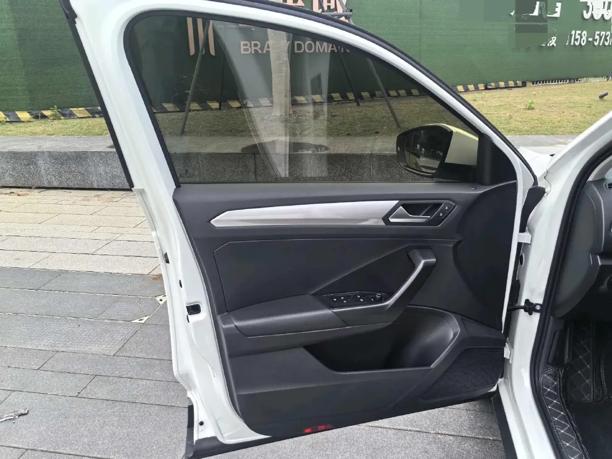 2020 Volkswagen T-Roc 1.4T 131HP L4 7DCT,autocango,china used car exporter,china ev exporter,chinese used car exporter,chinese used ev exporter