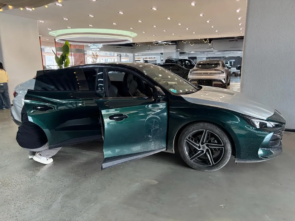 2023 MG 7 1.5T 188HP L4 7DCT,autocango,china used car exporter,china ev exporter,chinese used car exporter,chinese used ev exporter