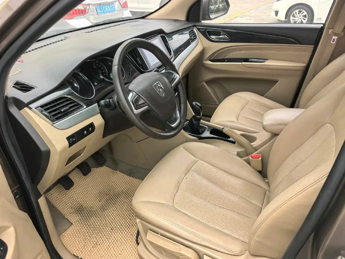 2016 BaoJun 730 1.5L 112HP L4 5MT,autocango,china used car exporter,china ev exporter,chinese used car exporter,chinese used ev exporter