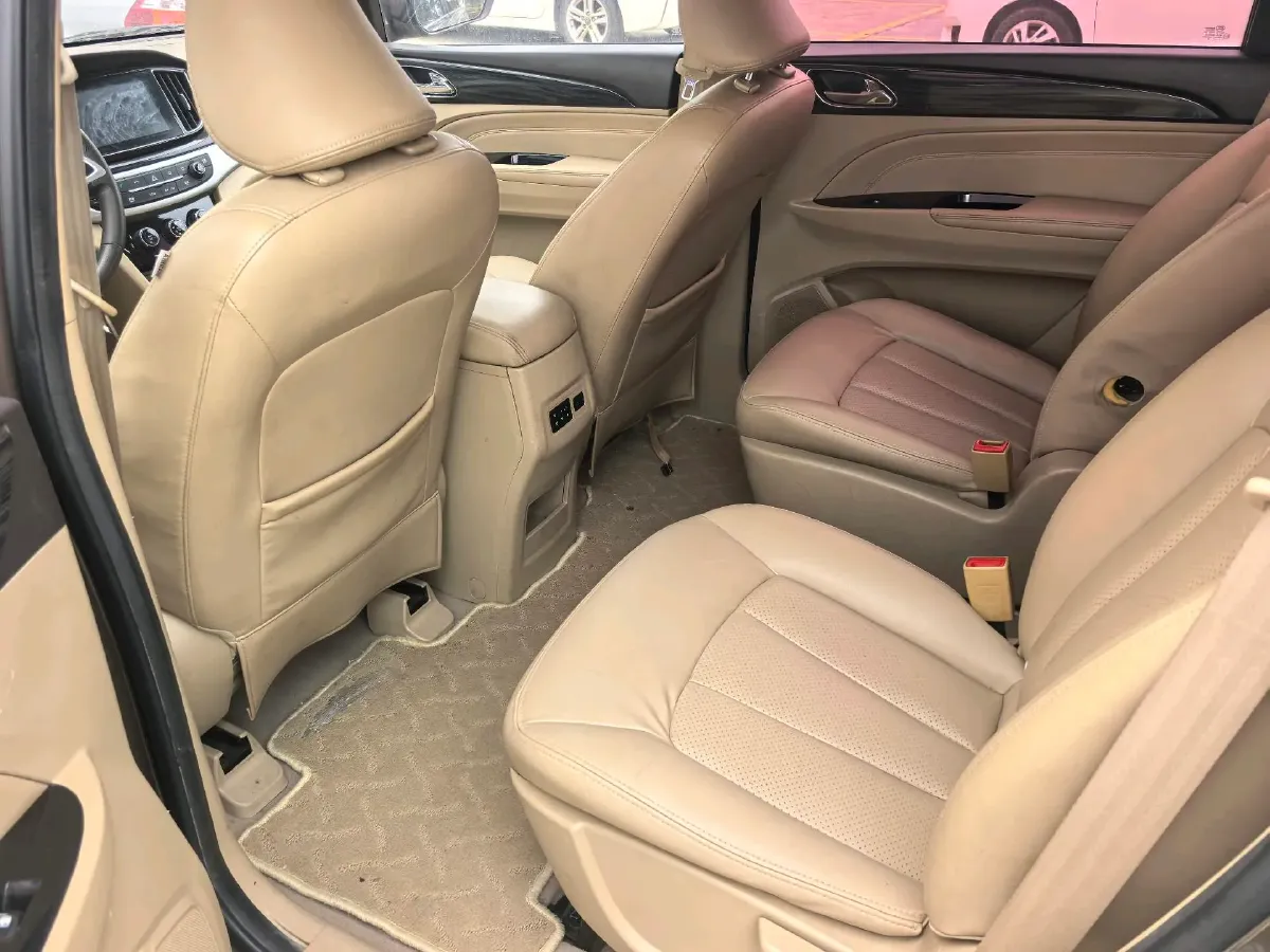 2016 BaoJun 730 1.5L 112HP L4 5MT,autocango,china used car exporter,china ev exporter,chinese used car exporter,chinese used ev exporter