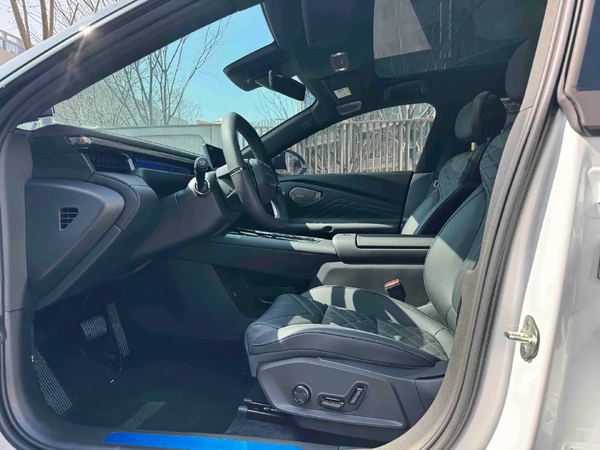 2025 LYNK&CO 10 EM-P 1.5T 163HP L4 3DHT PHEV,autocango,china used car exporter,china ev exporter,chinese used car exporter,chinese used ev exporter