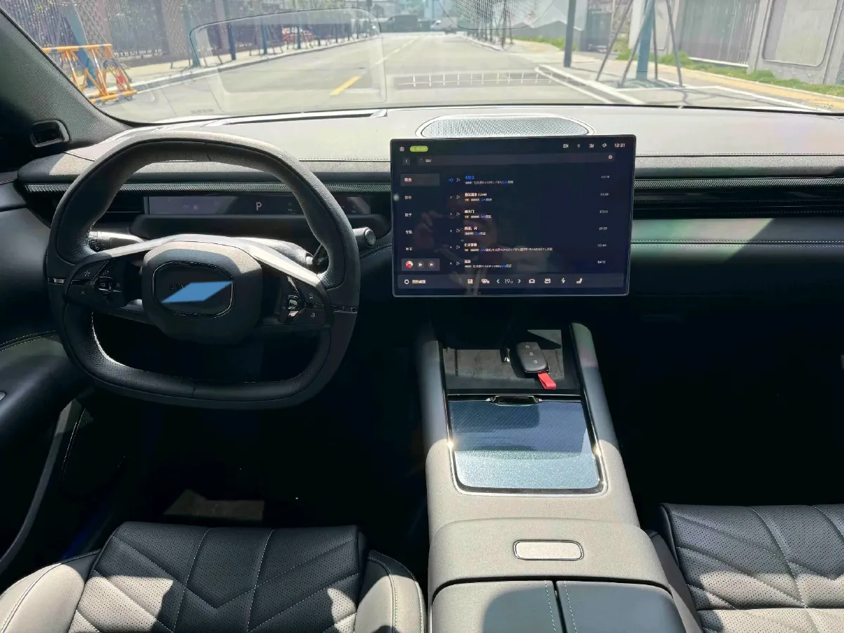 2025 LYNK&CO 10 EM-P 1.5T 163HP L4 3DHT PHEV,autocango,china used car exporter,china ev exporter,chinese used car exporter,chinese used ev exporter