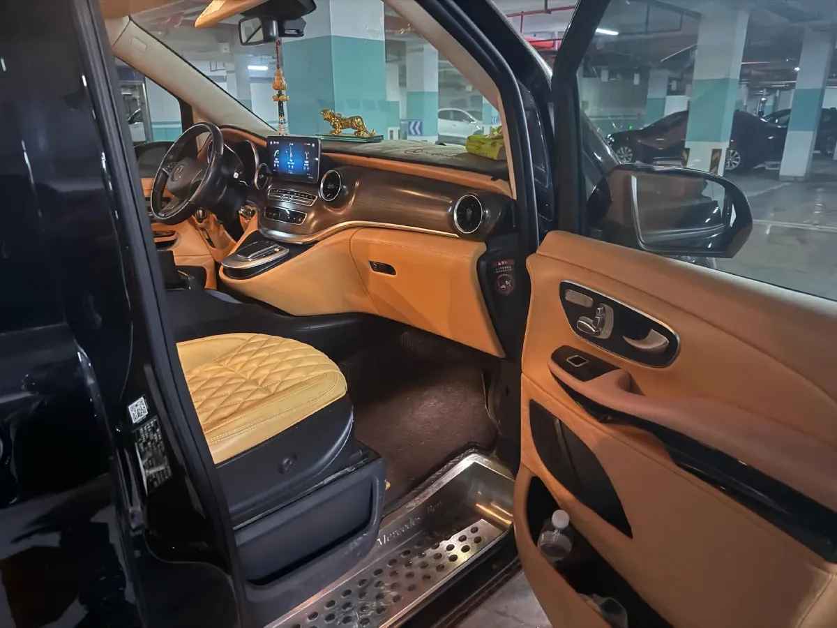 2021 Mercedes-Benz V Class 2.0T 211HP L4 9AT,autocango,china used car exporter,china ev exporter,chinese used car exporter,chinese used ev exporter